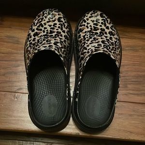 Oofos Recovery Clog size 9 or 39